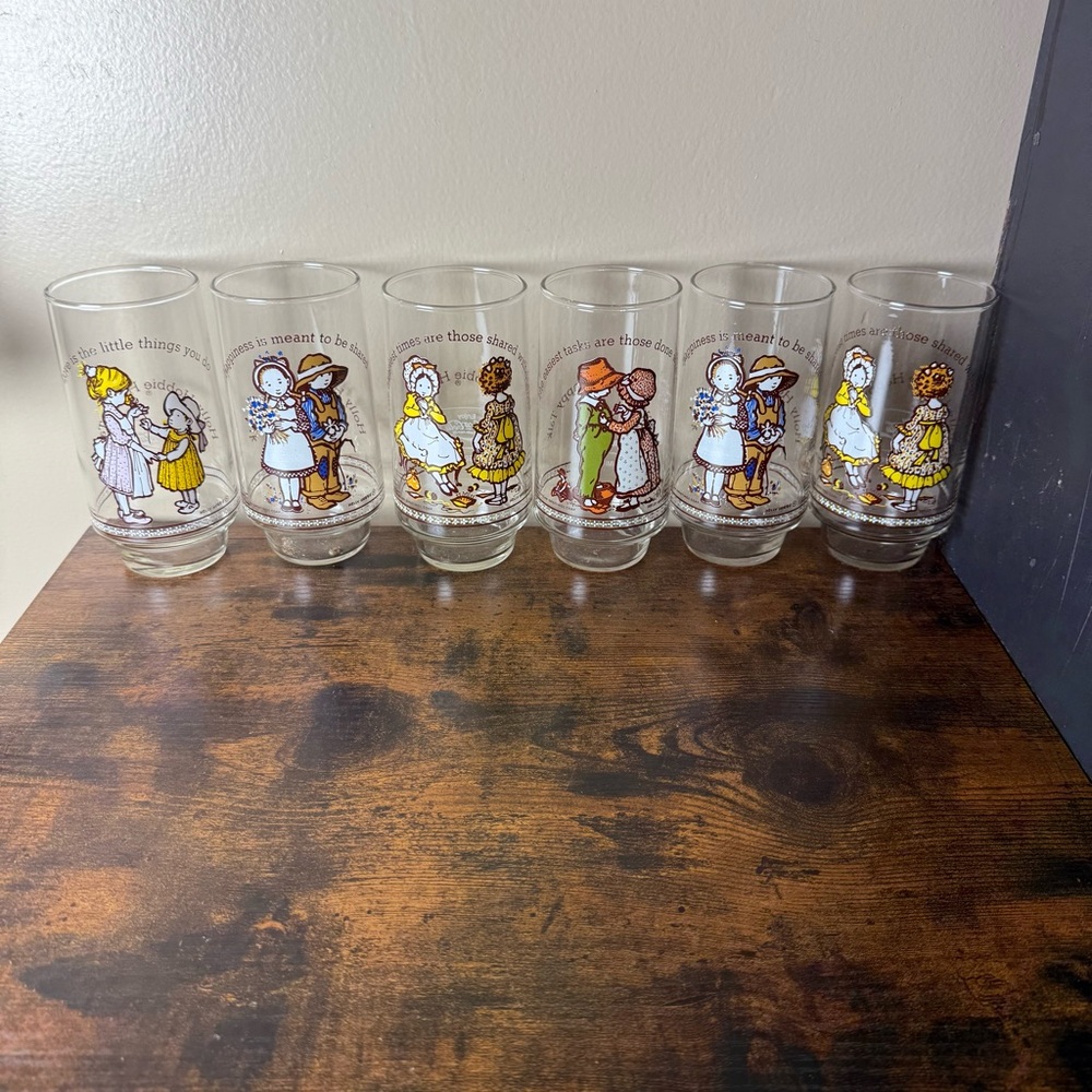 Lot of 6 Holly Hobbie Limited Edition 1970s “Happy Talk" Coca-Cola 6" Glasses.
